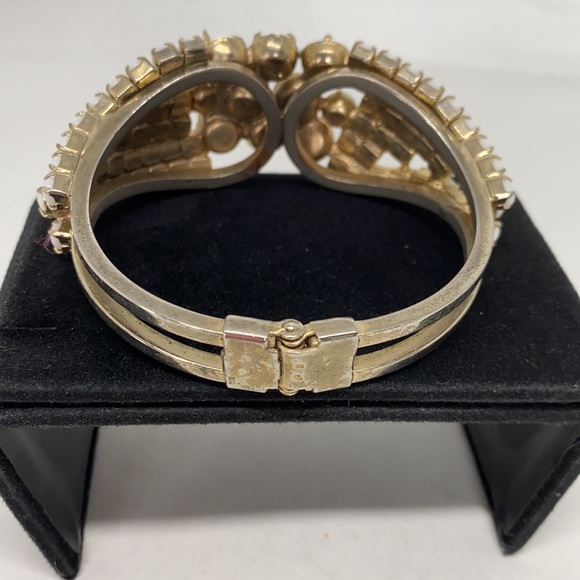 Vintage 1960’s milk glass clamper bracelet - Picture 5 of 11